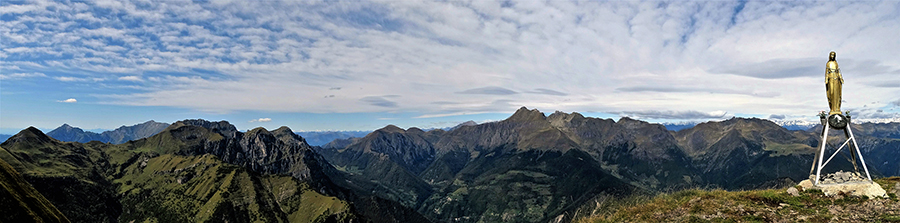 Dalla Madonnina del C.E.A. del Pizzo Baciamorti (2006 m) panorama verso le Orobie